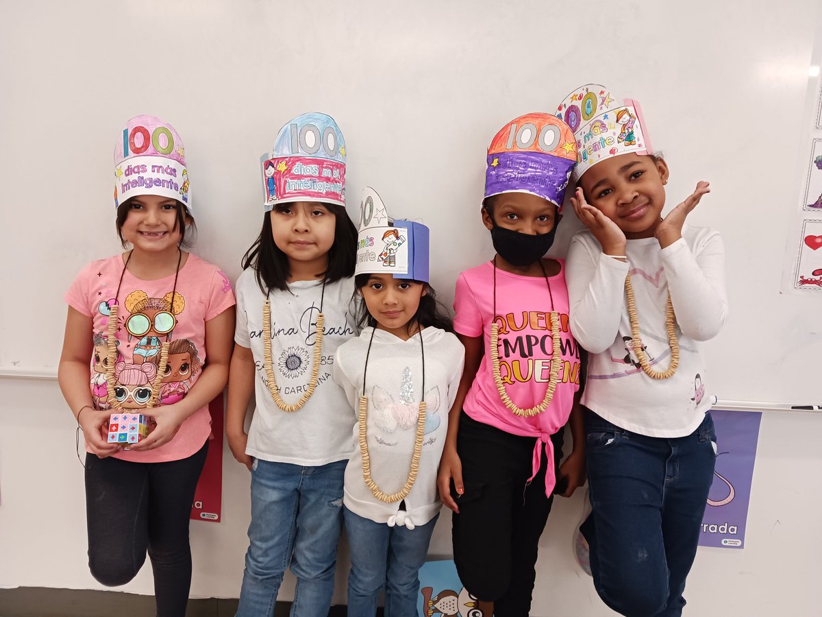 scborjas's tweet photo. Celebrating #100daysofschool !! 100 dias más inteligentes 🎉🎊 @ParticipateLrng #UnitingOurWorld https://t.co/gL2OeTyBzG