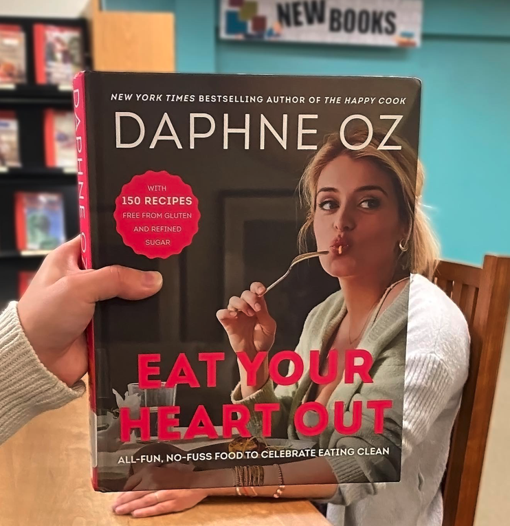 friendsofcclib's tweet photo. Bon Appétit! 🍽️ Find a recipe book or cookbook YOU'LL love at Browsers Corner. Shop gently-used books, CDs, DVDs, board games and more. #BookFaceFriday #FOCCL #SecondHandShop
📸 @bclsreads https://t.co/plUsf0n8DX