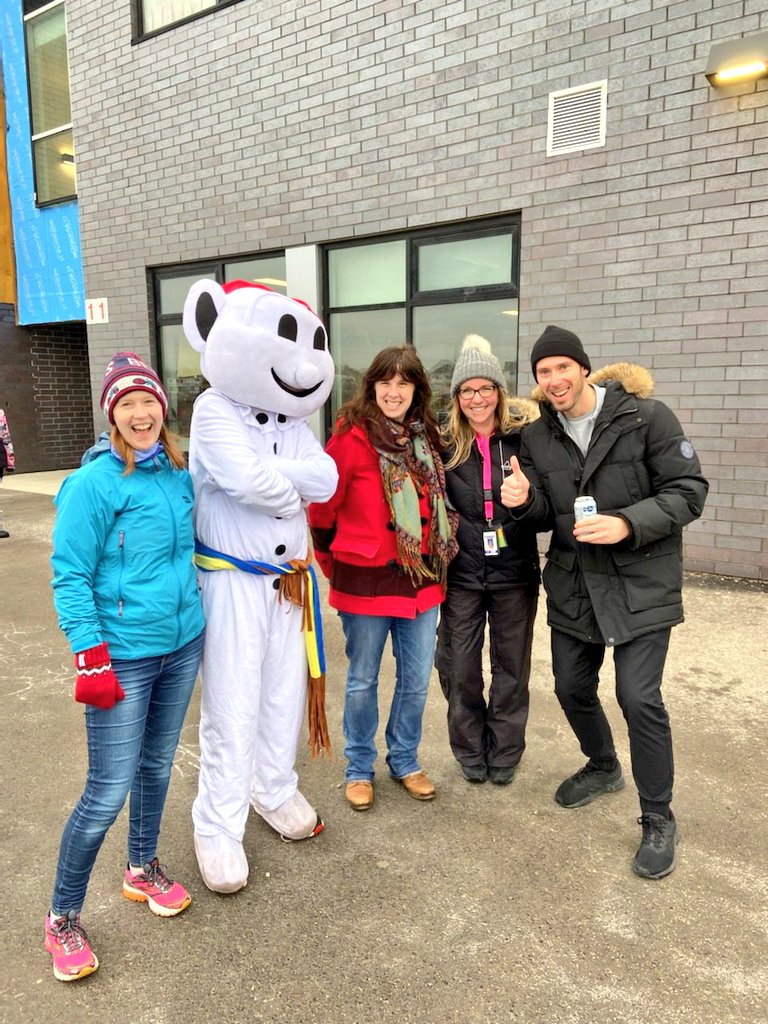 ❄️🇫🇷 Bonhomme Carnaval! 🇫🇷❄️
Merci to our incredible team <a href="/RSP_HDSB/">Rattlesnake Point Public School</a> for a fun filled day of activity, music, and celebration!
#RSPGuardians
A special 📣 shoutout to our Grade 7s for all their leadership &amp; action! 🎉