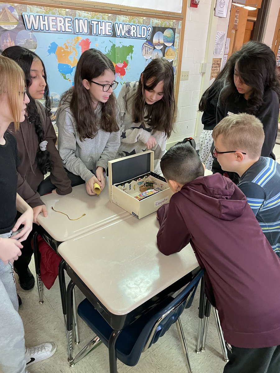 bbiedkeD80's tweet photo. Giles students preparing for Night at the Museum evening event on Thursday, February 16th from 6:15pm to 7:45pm. #GilesMade @NorridgeSD80 @mguzikD80 @SRabiolaD80 https://t.co/GofGsCVuR1