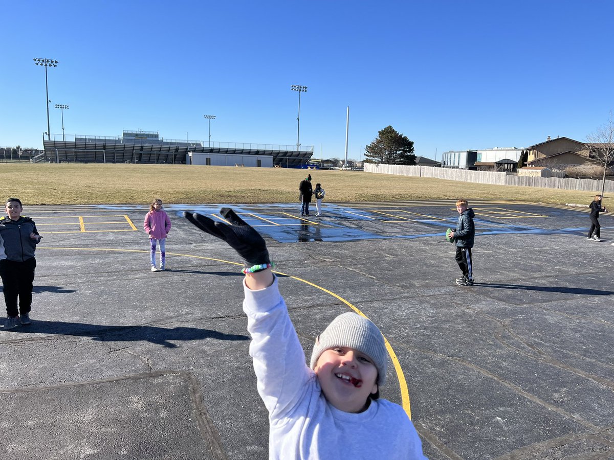 ChallengersMcA's tweet photo. Extra recess fun at McAuliffe! We value the power of play. #KirbyONE40 #McAuliffeProud https://t.co/SRHr3iqoJ7