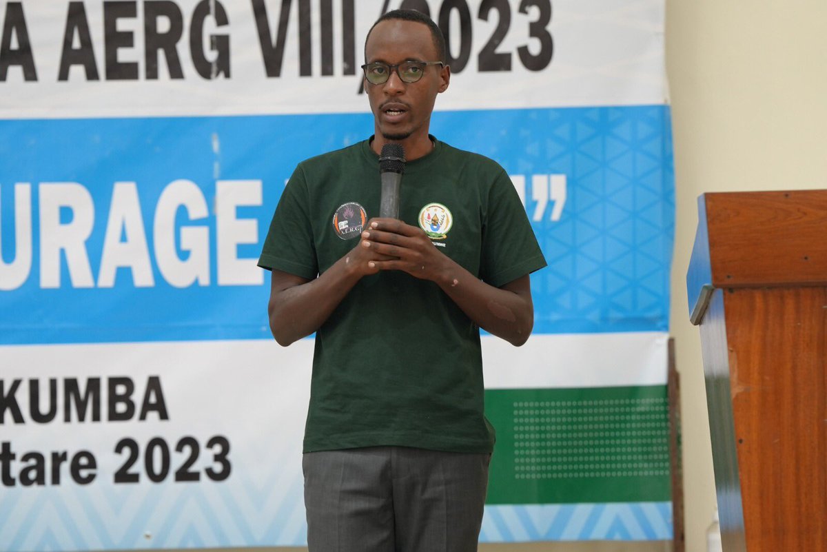 IBUKAYouth's tweet photo. “Mukwiye kwigira ku ngorane twagize mu rugamba rwo kubohora igihugu, mugakuramo indangagaciro zo kwihangana, gukomeza intego, ubumwe ndetse no gukunda igihugu. Mukomeze gusigasira ibyagezweho, muguhesha ishema igihugu cyanyu”
General @KabarebeJames 
#IntagamburuzwaVIII https://t.co/0e0sQCBsJL
