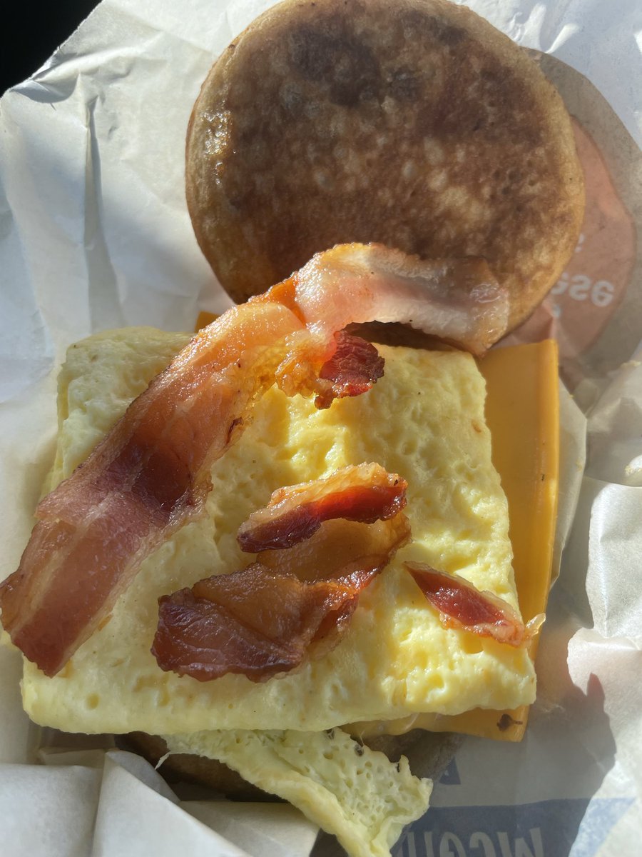 Jisely_J's tweet photo. Is there a shortage in bacon also?! @McDonalds https://t.co/QhT8PCBlM4