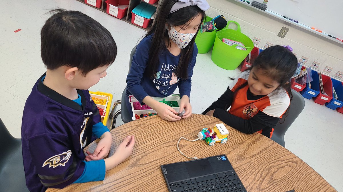 4th grade FUSION Ss taught <a href="/HorizonKinder/">Horizon Kindergarten Team</a> coding with Lego Spike ! They built cave cars with working lights! <a href="/HorizonElem/">Horizon Elementary</a> <a href="/NKraus_LCPS/">Neil Kraus</a>