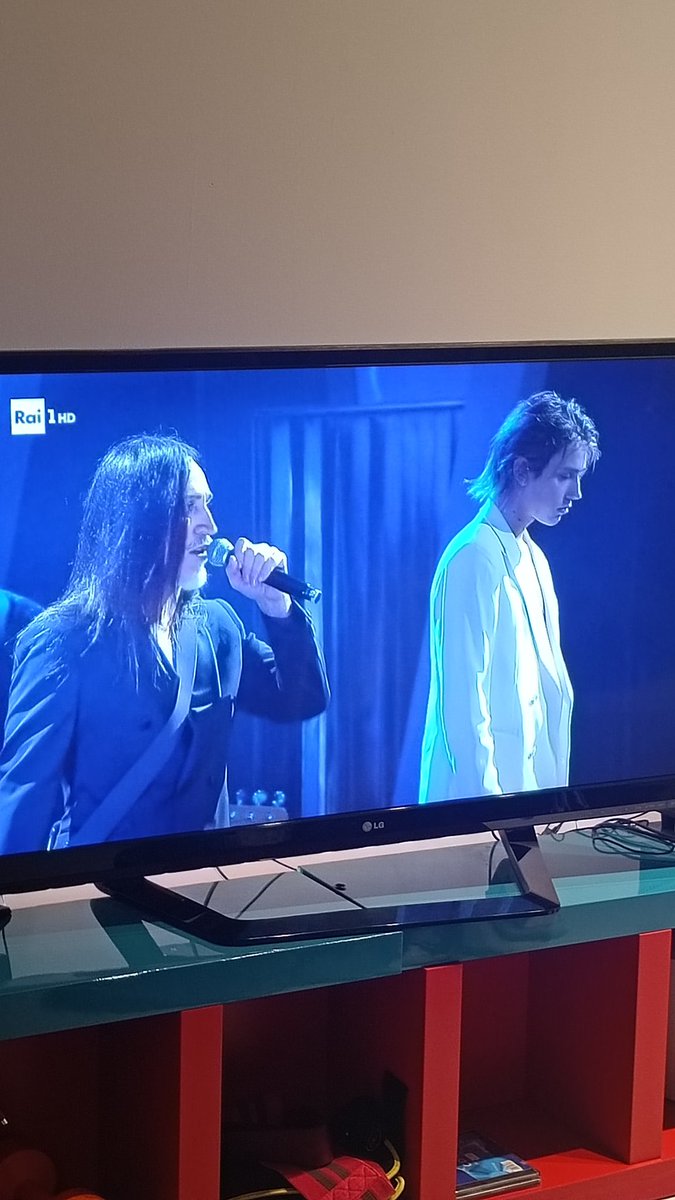 borninspring's tweet photo. Mamma questa canzone, mamma mia. #Sanremo2023 https://t.co/Ayazc6Vz5R
