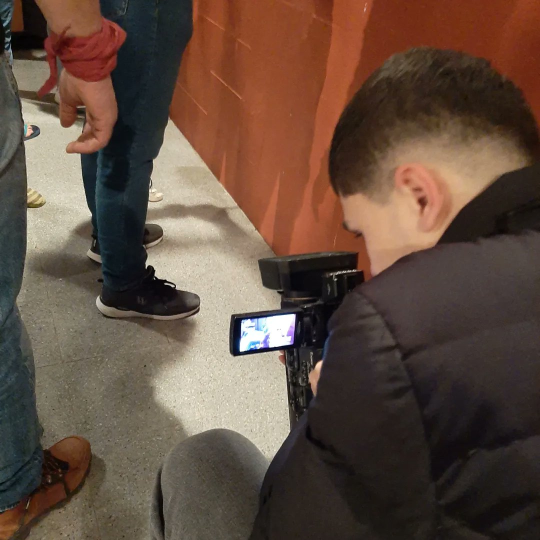 XerricsOlot's tweet photo. Durant l'assaig d'avui han vingut @olotelevisio a gravar una part de l'assaig,si voleu veure que fem cada setmana al #local,estigueu atents a la programació!De totes maneres ja us avisarem per xarxes!#assaig #divendres #tele #televisió #olottv #castells #castellers #castelleres https://t.co/515gWkYRMW