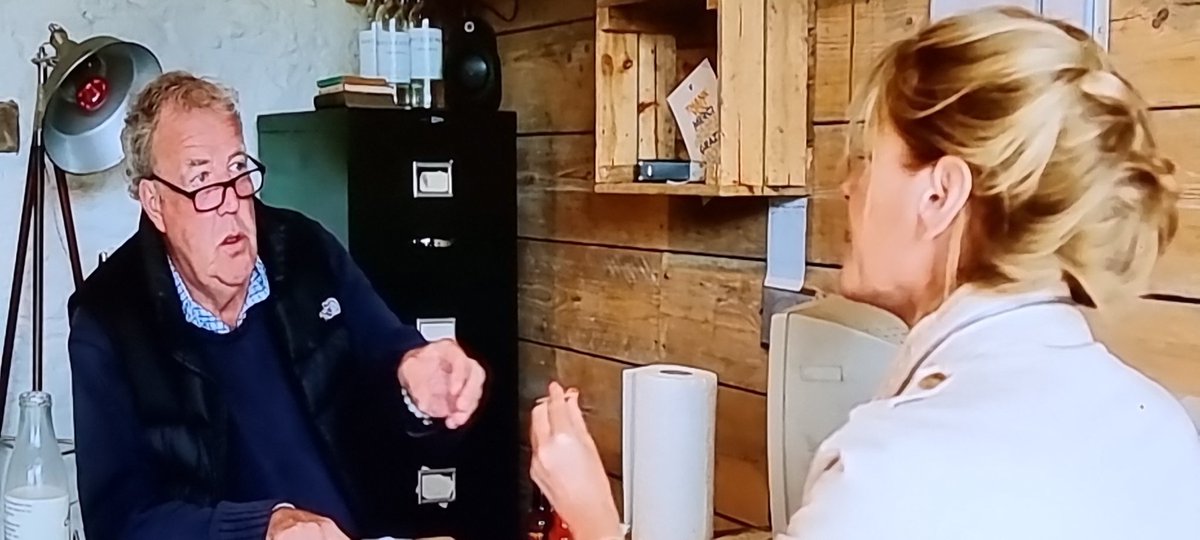 loosecollie's tweet photo. Omg.
Why is it funny to see someone struggling to eat hot πΆ πΆ.?
#Japaneseflag is just the best line I've heard in ages.
#prayforlisa
#clarksonsfarm2 #lol https://t.co/cmGXmknME2