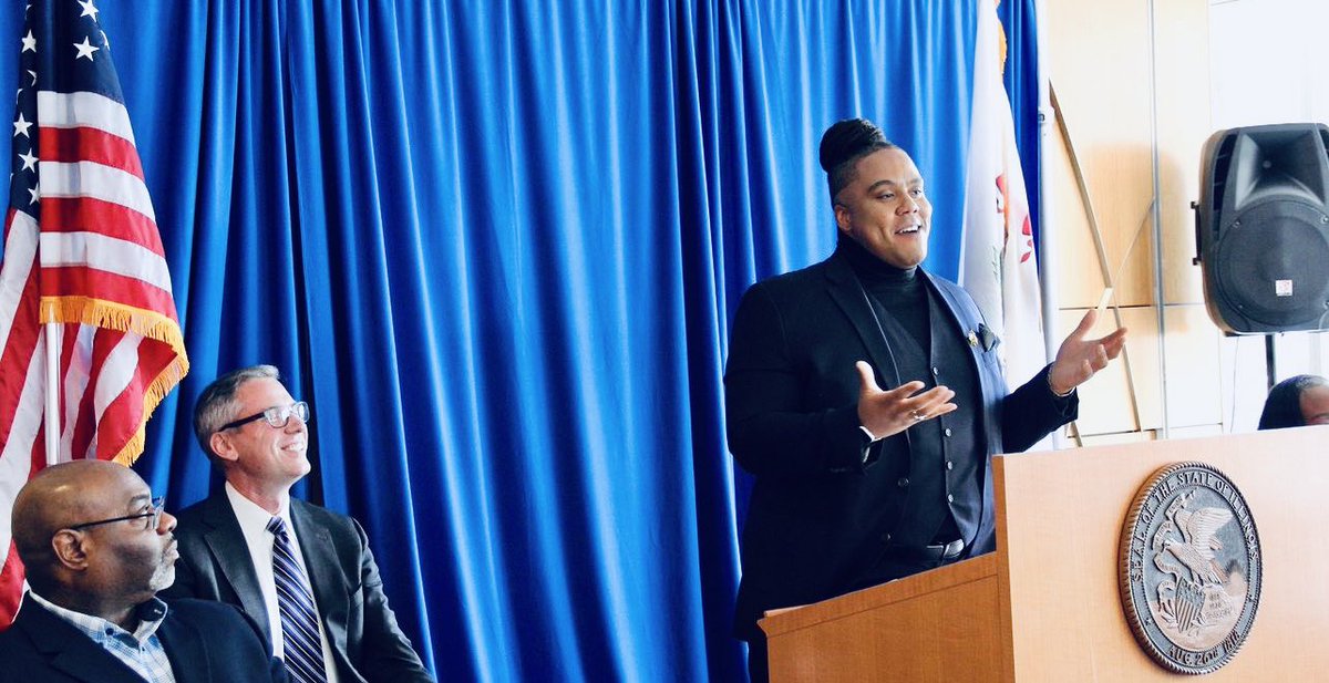 KeanonKyles's tweet photo. What a blessing it was to be honored by the state &amp; receive “Outstanding Achievement in Arts and Humanities” award from the State of Illinois. I’m grateful for this acknowledgment &amp; to stand with 7 other incredible leaders and honorees! Happy Black History Month friends! https://t.co/I5XjOTjrkh