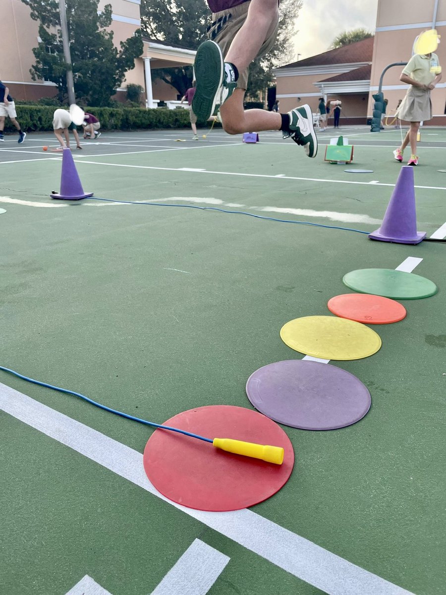 🚨 Jump the Creek hack 🚨 

Put cones over one rope so it won’t move. Use poly spots as levels so students know how far to move the other rope. 🤩

#physed #jumpthecreek #jumprope