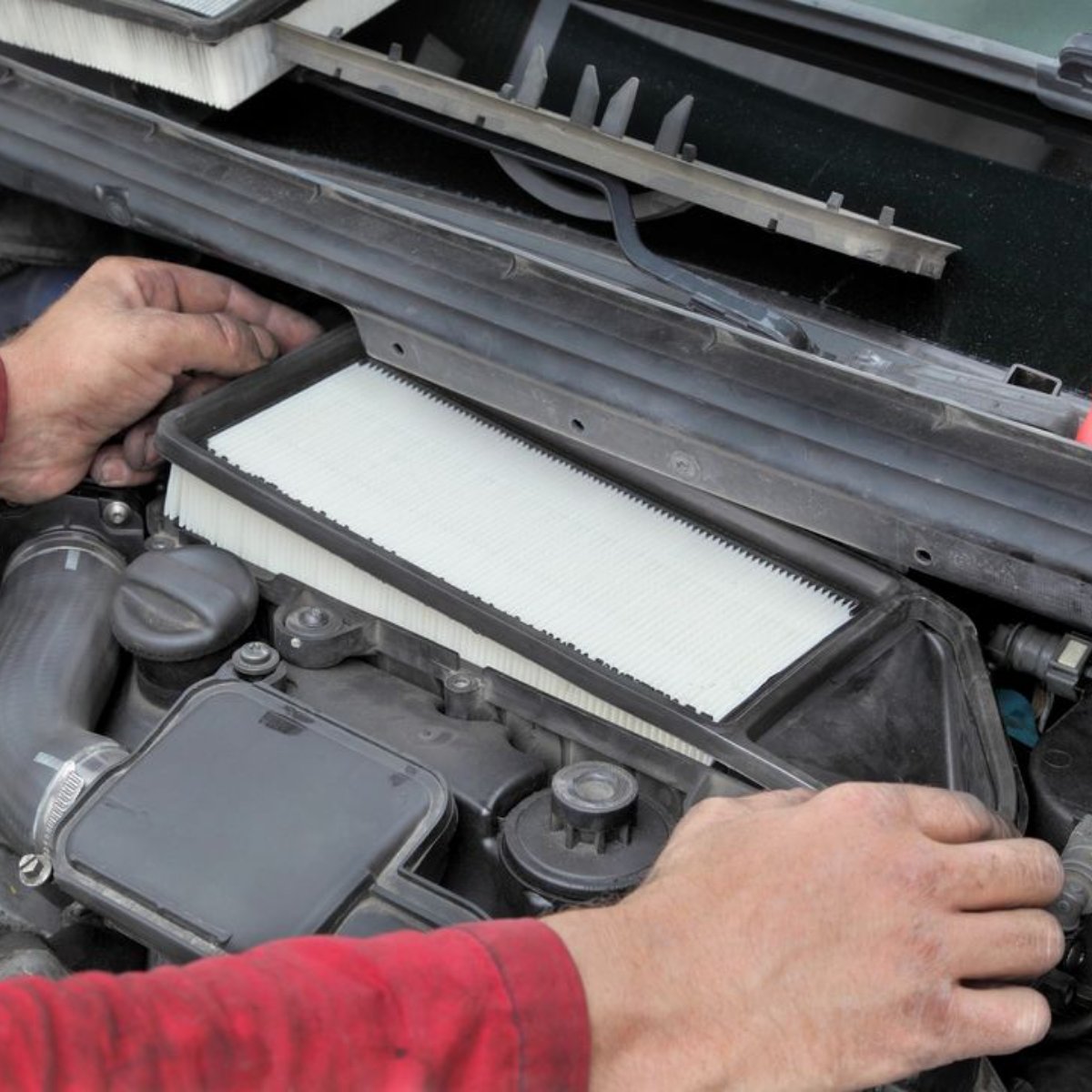SterlingAutoWa's tweet photo. Pro tip: Make sure to change out your car's engine air filter. Over time, they will clog up from preventing dust, dirt, and debris from getting into your engine. How often you need to replace them varies, so you can always turn to us for help. #SterlingAutomotive https://t.co/LGRILUSavb