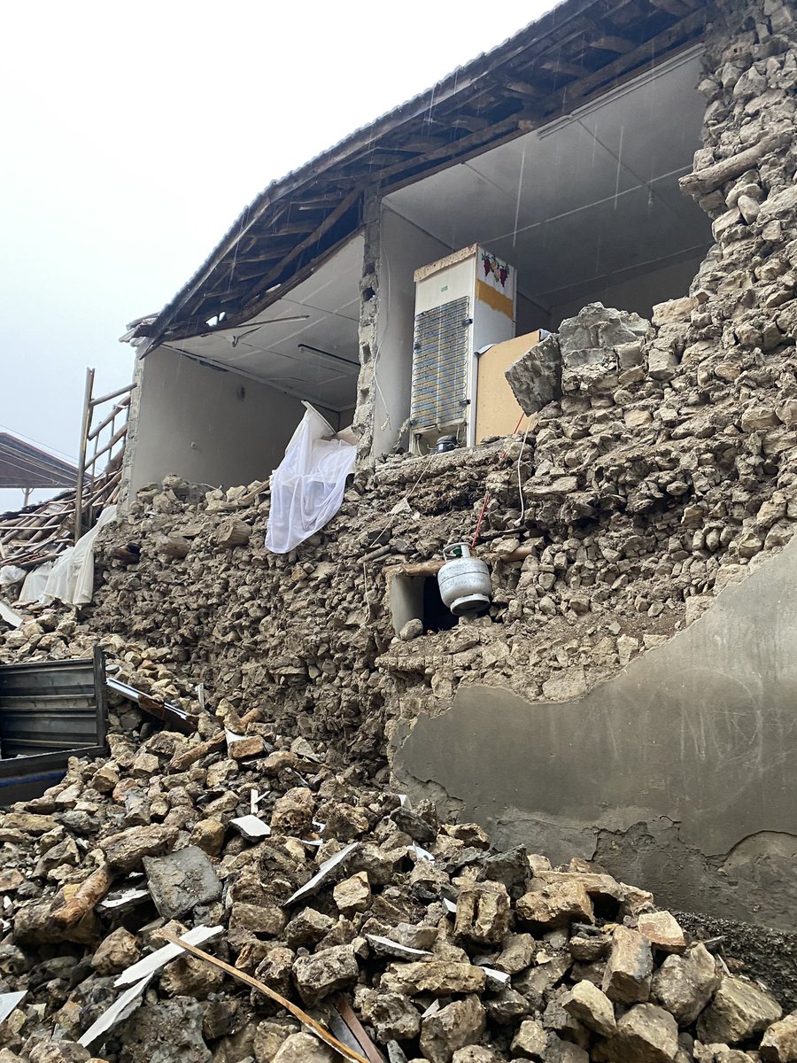 UmuutGeldi's tweet photo. #Altınözü kaderine terk edilmesin. Özellikle çadıra ihtiyaç var. #hatay #deprem #antakya https://t.co/ZIP9YNAzTN