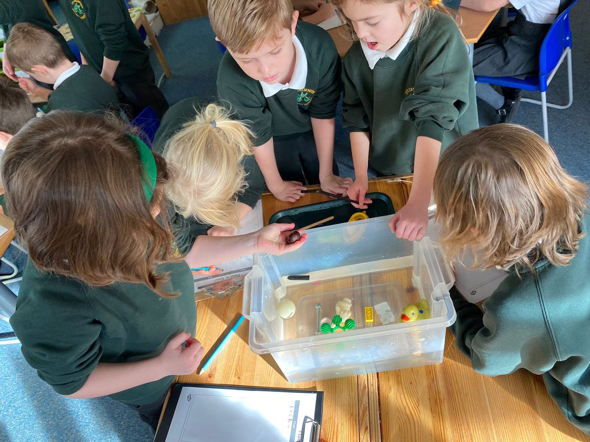 IvyChimneys's tweet photo. A special Science curriculum day @IvyChimneys #thinkingme #futureme https://t.co/4uQPh9BWkv