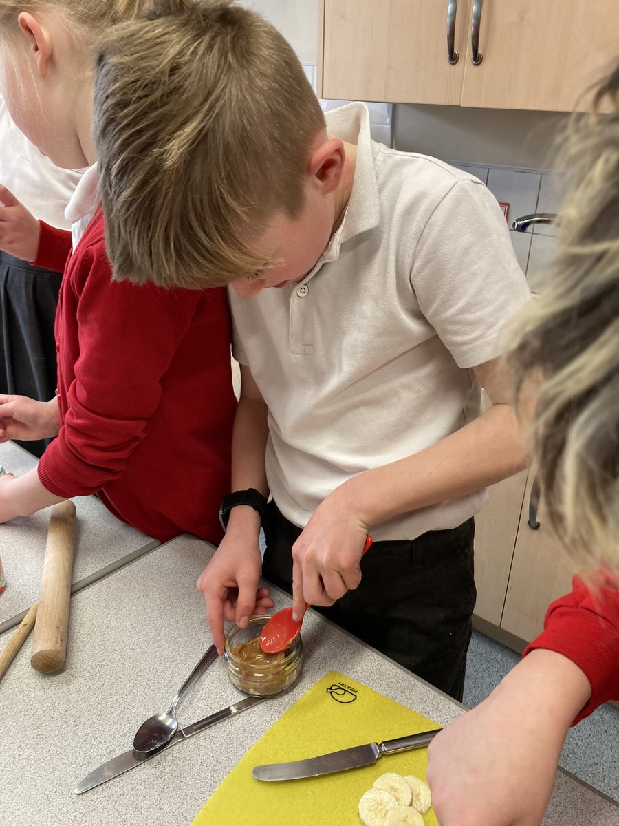 Barfordstpeters's tweet photo. What could be more exciting on a Friday than making mini banoffee pies ๐! #bspcooking https://t.co/iLaR8j93as