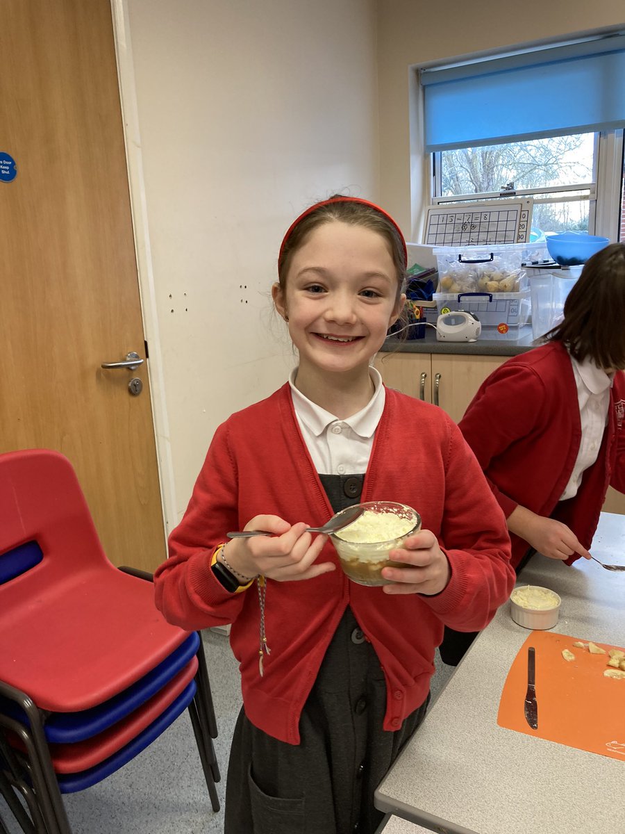 Barfordstpeters's tweet photo. What could be more exciting on a Friday than making mini banoffee pies ๐! #bspcooking https://t.co/iLaR8j93as