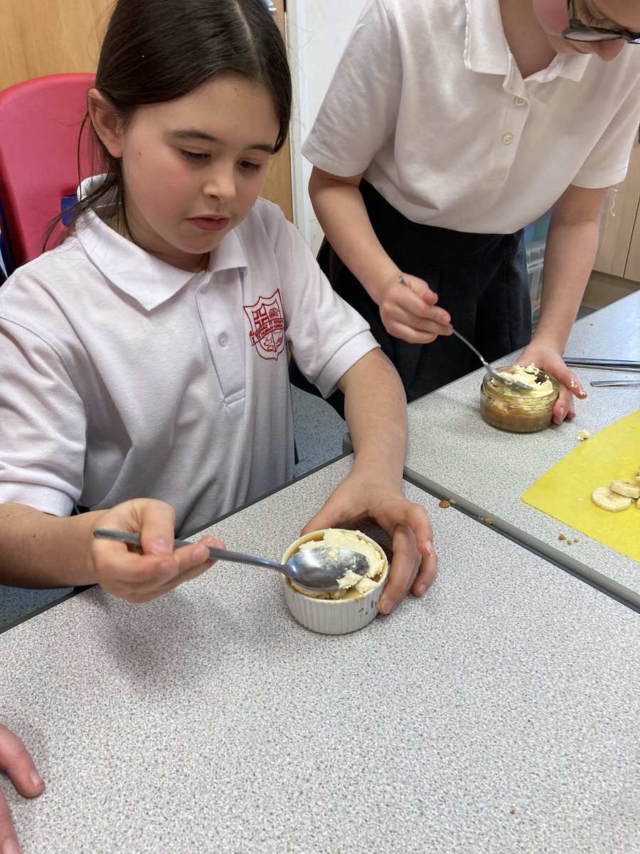 Barfordstpeters's tweet photo. What could be more exciting on a Friday than making mini banoffee pies ๐! #bspcooking https://t.co/iLaR8j93as