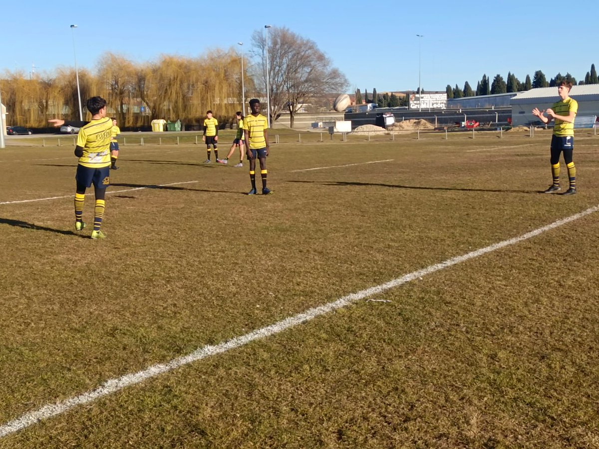 CRLPLasPalmas's tweet photo. Primer día del #Sub18CRLP 🌴
Llegada a León y primera toma de contacto con el campo
Amistoso ante el León Rugby Club mañana
#seguimosempujando https://t.co/fUaoCXB8Yt