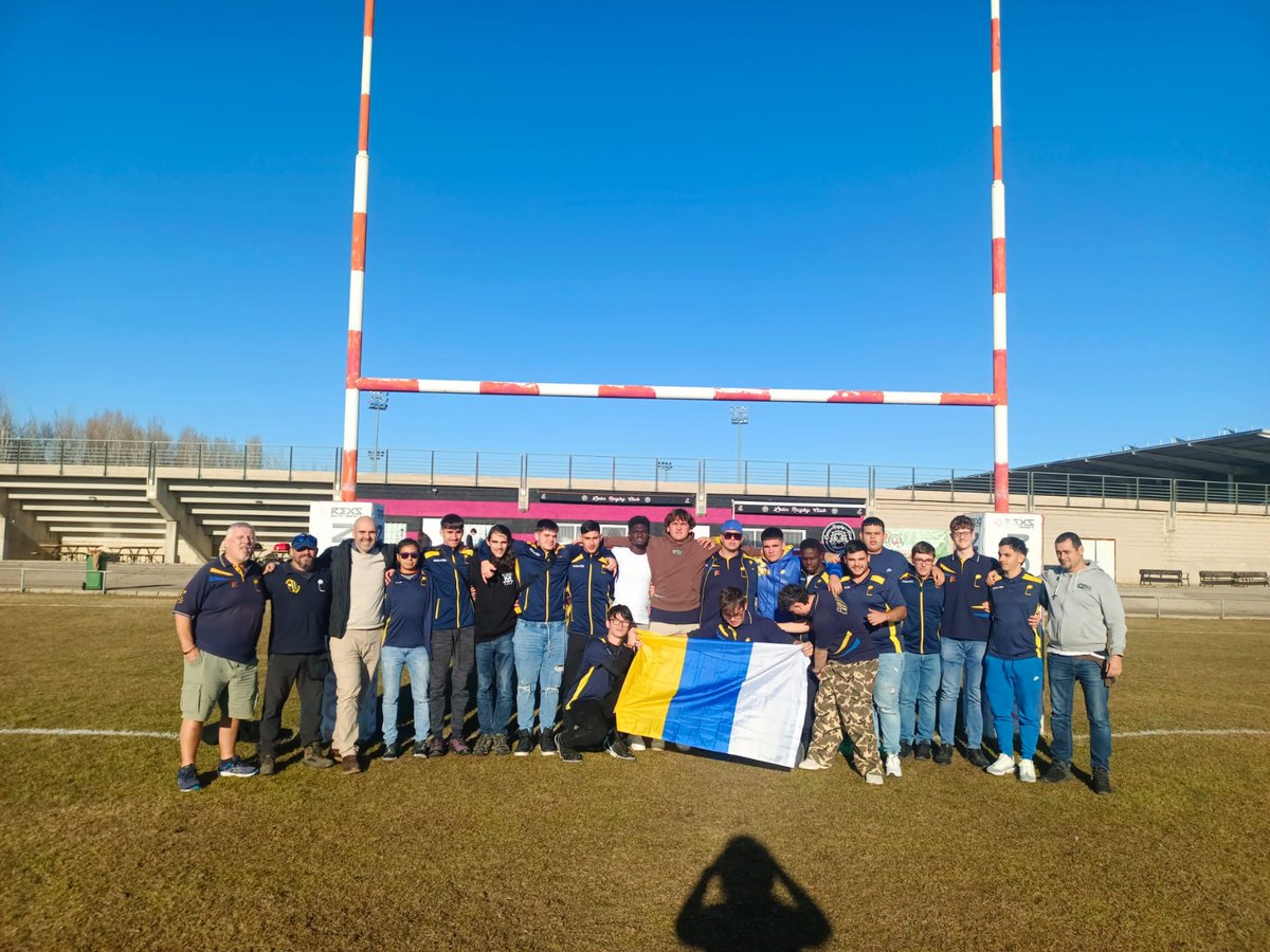 CRLPLasPalmas's tweet photo. Primer día del #Sub18CRLP 🌴
Llegada a León y primera toma de contacto con el campo
Amistoso ante el León Rugby Club mañana
#seguimosempujando https://t.co/fUaoCXB8Yt