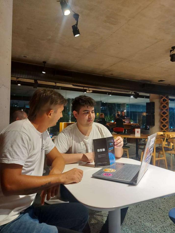 CESS_Storage's tweet image. Hello from Buenos Aires 👋🇦🇷

We are at the final event of the @Polkadot Blockchain Academy, discussing the game-changing tech brought by @CESS_Storage to the decentralized storage world💥 

#decentralizedstorage #PolkadotBlockchainAcademy #CESS @DonatiEsteban