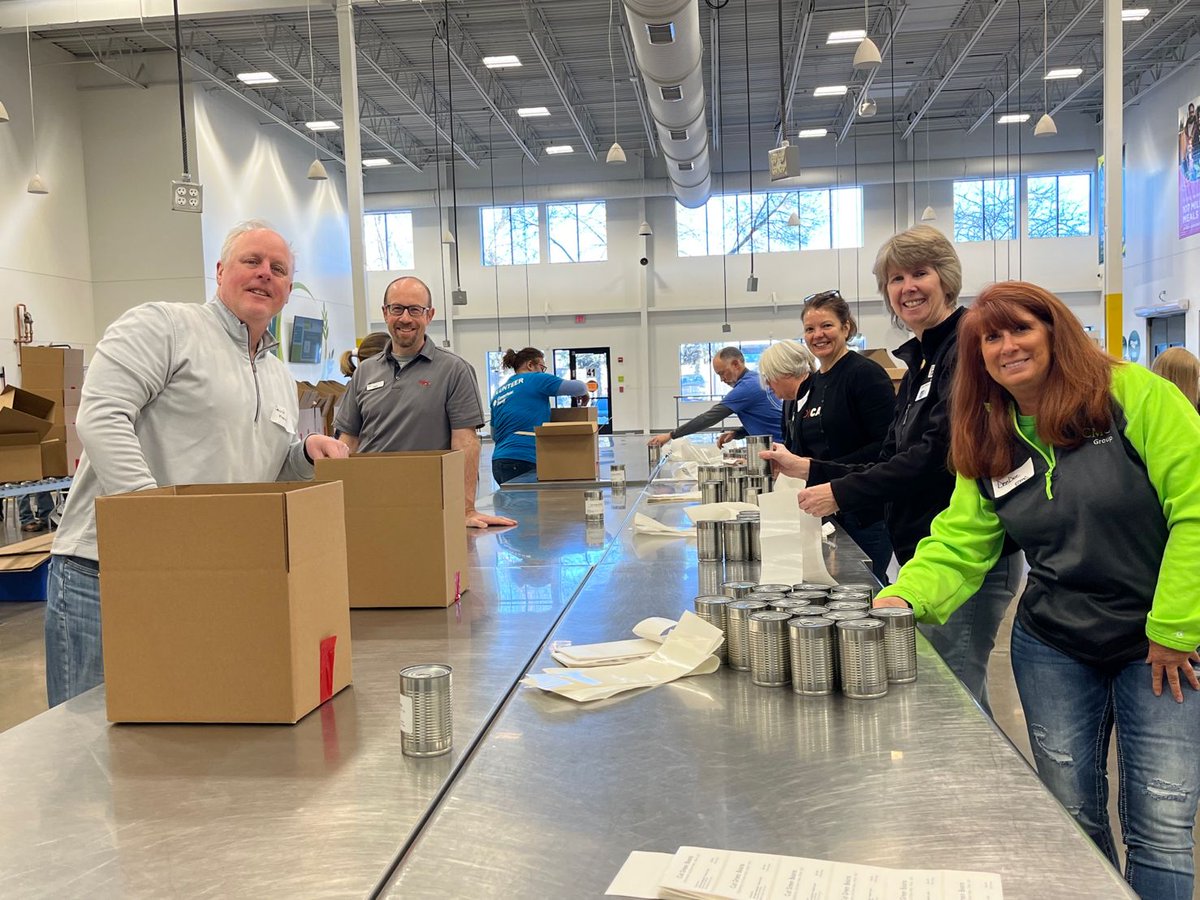CVCTC's tweet photo. Great morning with CVC-TC members volunteering together @2harvest https://t.co/iwnejFnx2i