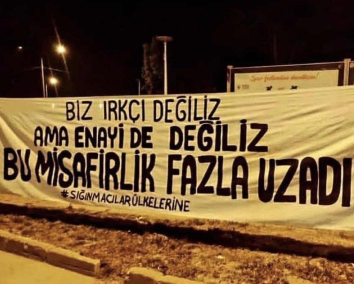 kirsehirsporr's tweet image. ÜLKEMDE MÜLTECİ İSTEMİYORUM!

Haluk Levent Polis Merdivenden Suriye çarşı özür şiddet ahbap yagmacılar yagma