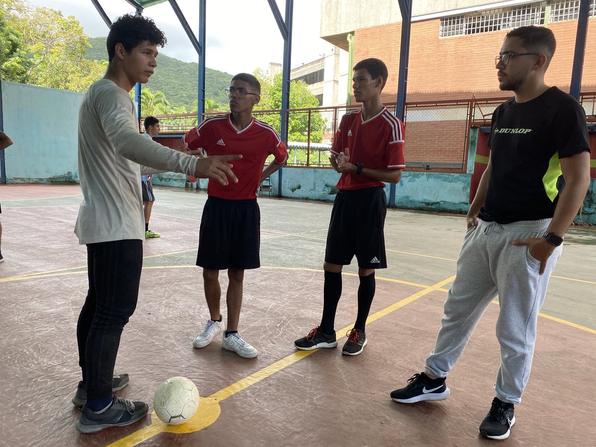 FranMarcanoa's tweet photo. Cuadrangular “Copa de la Juventud”🏆

En el marco del día de la juventud y siguiendo con nuestra agenda juvenil, realizamos un cuadrangular de fútbol sala para incentivar el deporte y la participación de nuestro jóvenes en los espacios universitarios⚽️. https://t.co/ag0xiAG0kF