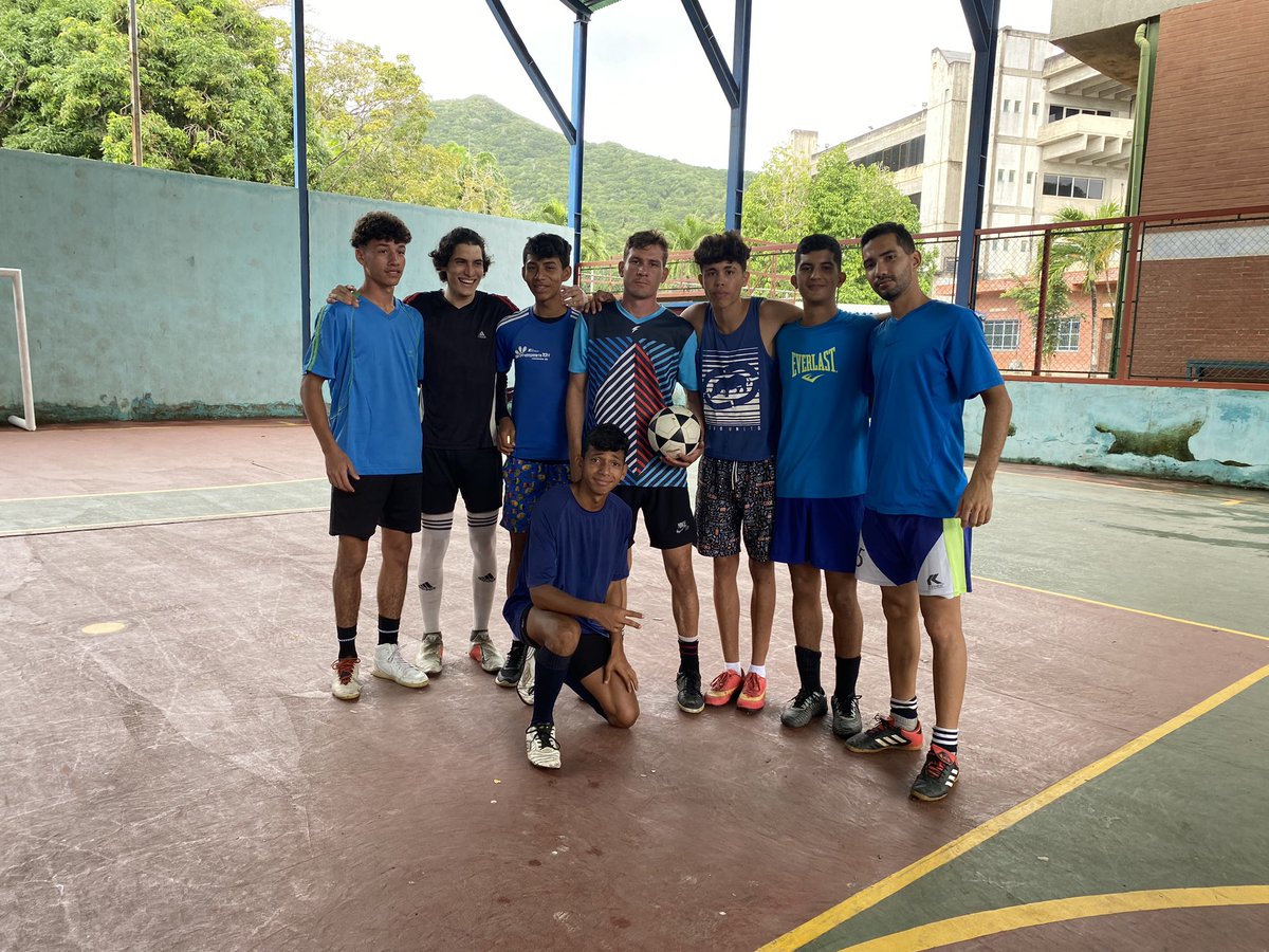 FranMarcanoa's tweet photo. Cuadrangular “Copa de la Juventud”🏆

En el marco del día de la juventud y siguiendo con nuestra agenda juvenil, realizamos un cuadrangular de fútbol sala para incentivar el deporte y la participación de nuestro jóvenes en los espacios universitarios⚽️. https://t.co/ag0xiAG0kF