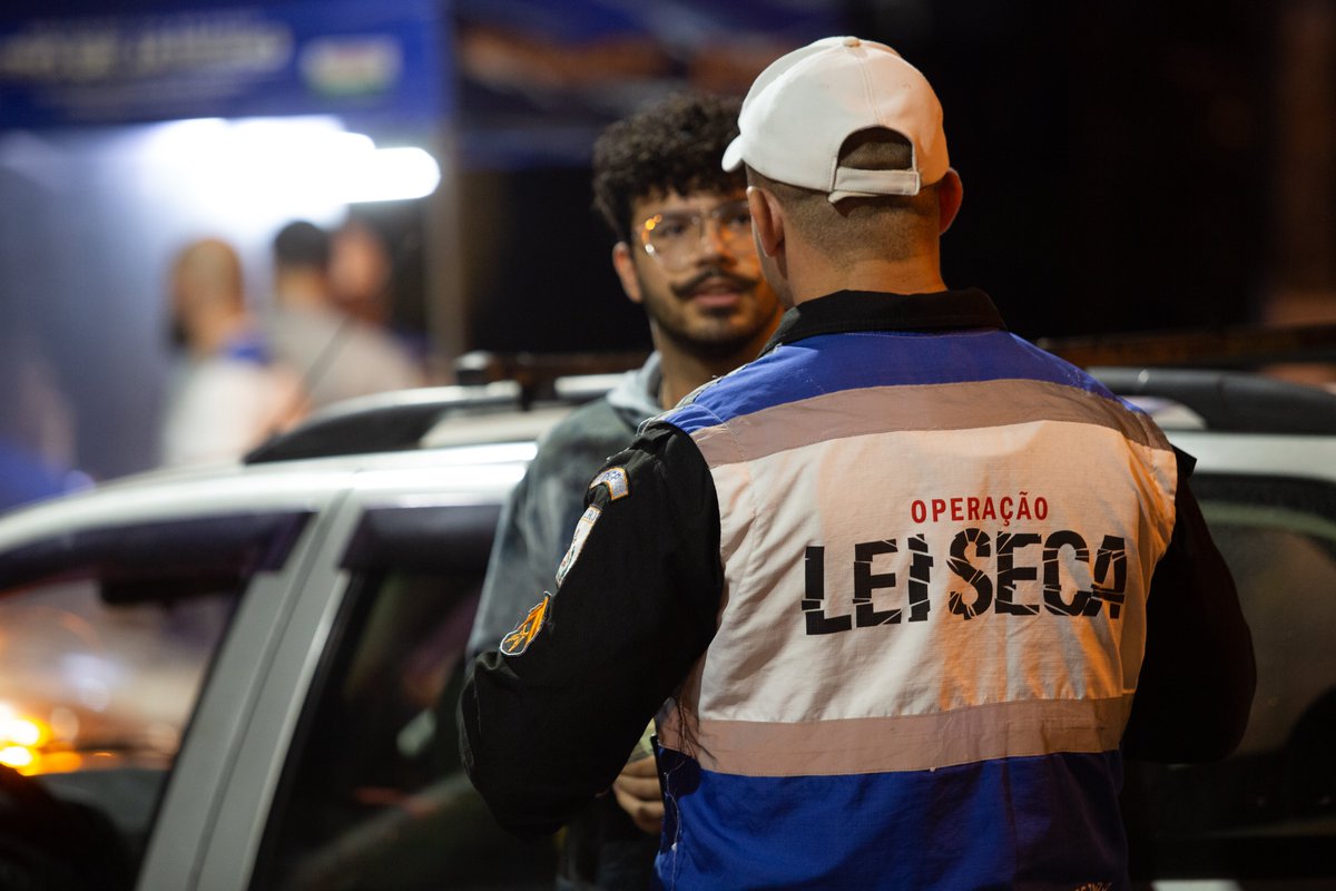 OpLeiSecaRJ's tweet image. Final de Semana chegando e os nossos agentes estão na rua. Muita prudência e consciência no trânsito 🚦

Vamos ajudar a diminuir o índice de alcoolemia na nossa cidade. 

Nunca dirija depois de beber!

#operacaoleiseca #segov #riodejaneiro #cidademaravilhosa #rildy