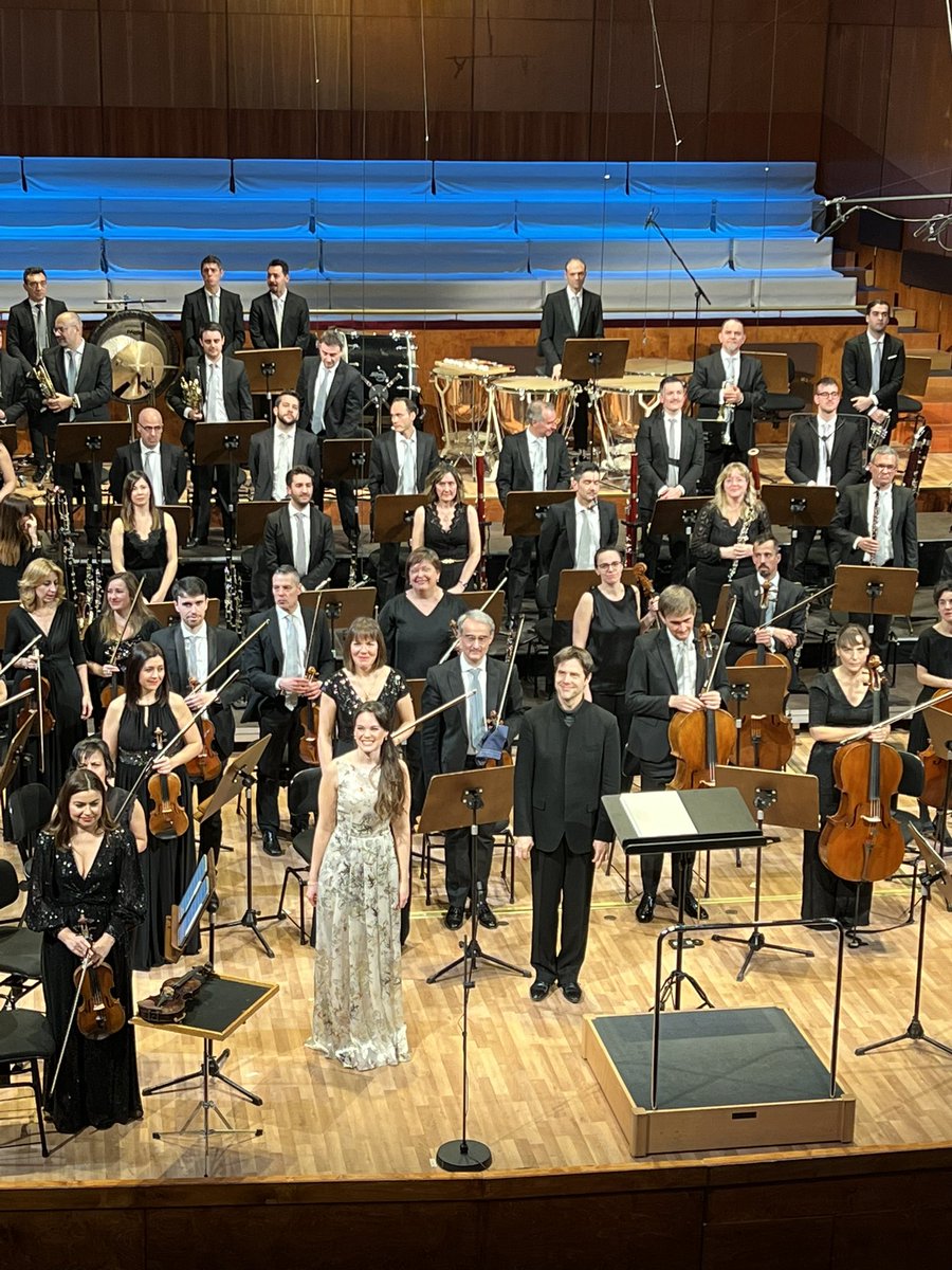 OCRTVE's tweet photo. El concierto finaliza con la sinfonía núm. 4 de Gustav Mahler y la soprano Regula Mülemann como solista. Numerosos aplausos y ovaciones del público https://t.co/hI51jDV6oA