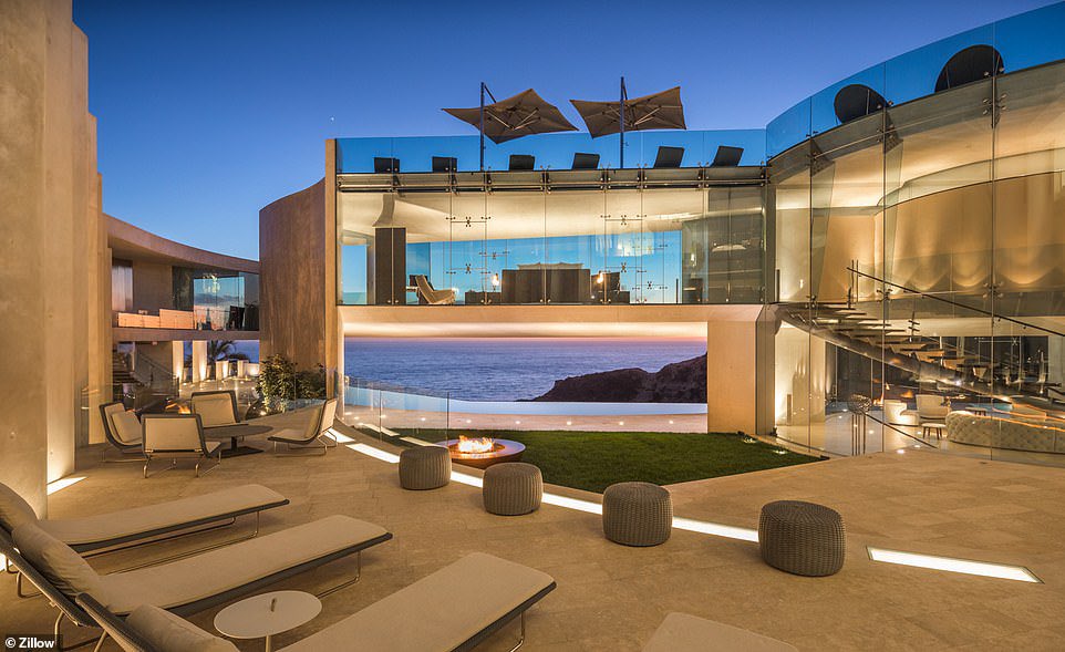 INTERIORBYHUT's tweet photo. Alicia Keys &amp; her husbands beautiful mansion is actual house goals 🥰 https://t.co/Vteh5Gra4j