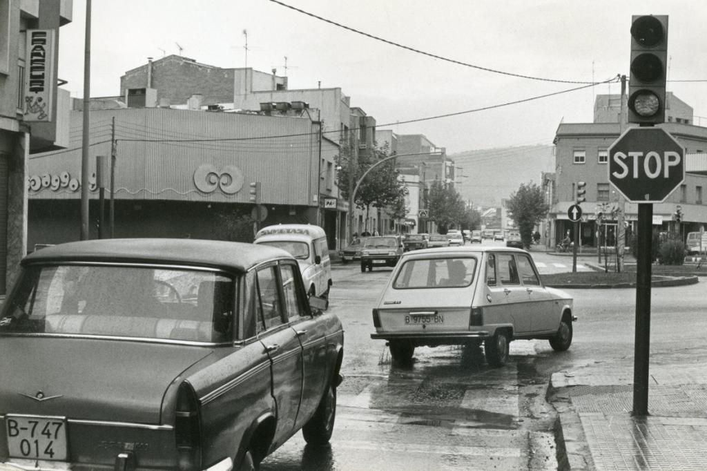 manelmarquez's tweet photo. 10 discoteques mítiques que has de conèixer si ets de Terrassa.
Quina era la teva preferida?
La meva el #Tangaroa
Nits mítiques amb eslògans polítics al mig de la pista contra l'OTAN i altres. Amb amics del @malarrassa
#Terrassa ciutat de marxa i lluita!
https://t.co/WOR9YZ6sNB https://t.co/biU5DxghPt