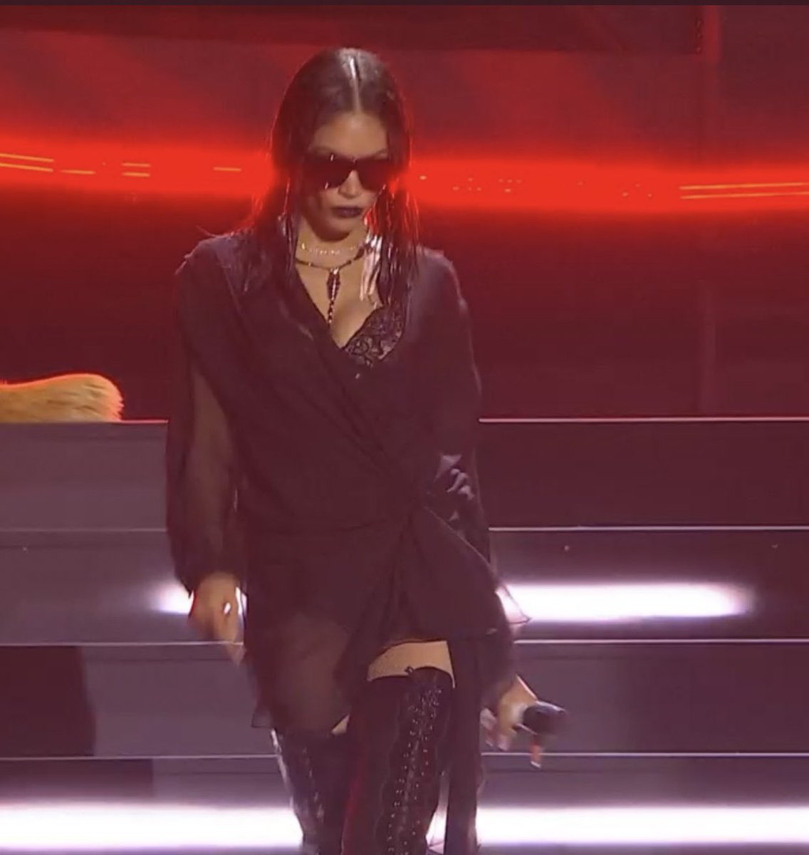 Elodie ci insegna che bisogna trombare e farsi poi rompere il cuore da un Marracash #sanremo2023