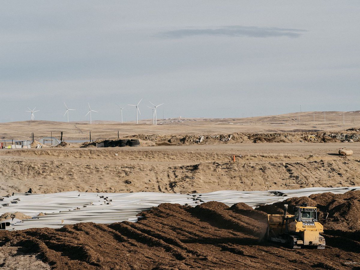 Noen bilder fra en massegrav av vindturbinblader. Denne ligger i Casper, Wyoming og det er 3 slike 'landfills' i USA.

Hvor skal den norske fyllingen ligge? Vi hører aldri noe snakk om det eller hvem som skal betale. Det er ingenting 'sirkulærøkonomi' med gigantiske fyllinger.