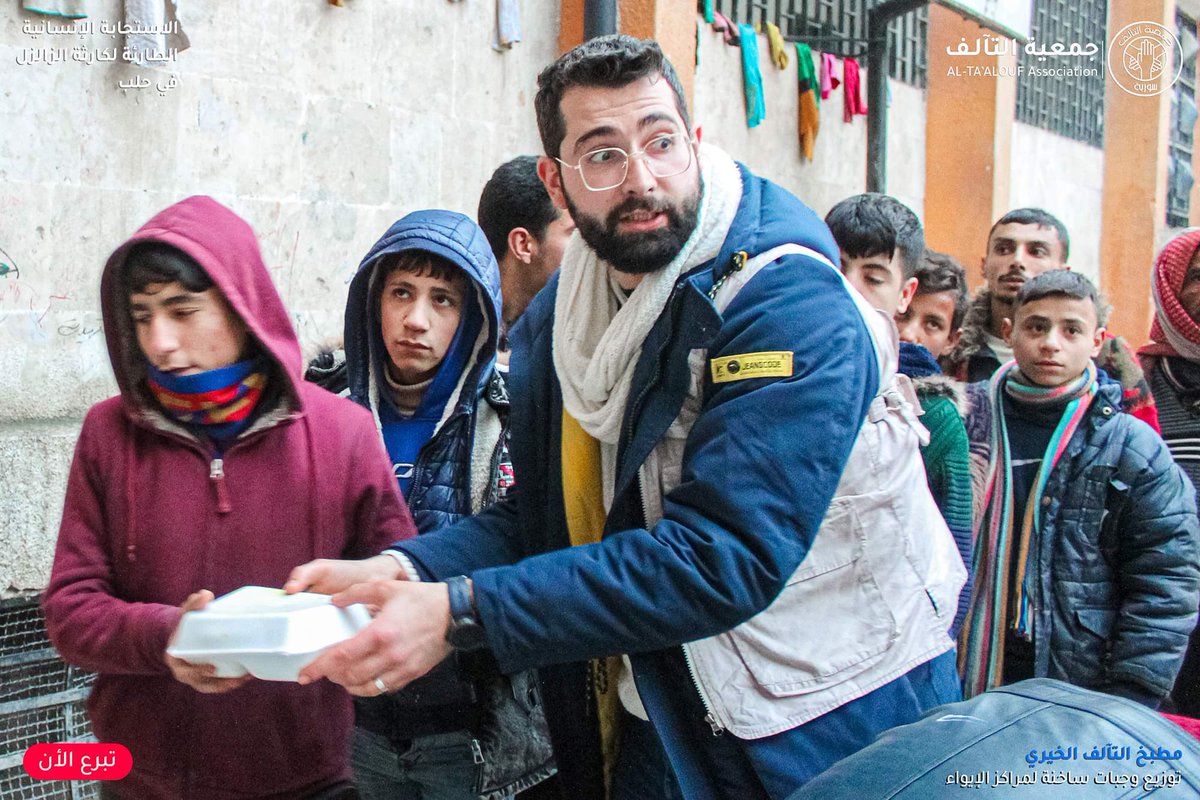 halabtweetts's tweet photo. Providing hot meals for people displaced from their damaged houses in #Aleppo #aleppoquake #NGO #humanitarianaction 
More info here: https://t.co/YSXkEEkhtw https://t.co/Q6XTpi7HKe