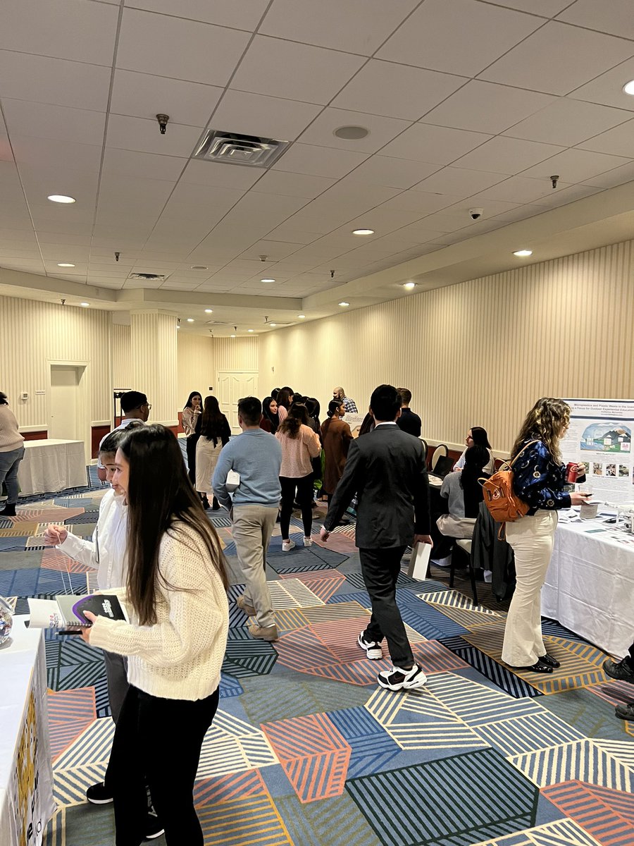 IowaSciAcademy's tweet photo. Students are able to attend the Opportunity Fair! Some exhibits include the Univeristy of Iowa ICRU, Iowa State University Graduate College (McNair Program), Bio::Neos, University of Iowa ISA, University of Iowa Computer Science and more! https://t.co/speowgSCsC