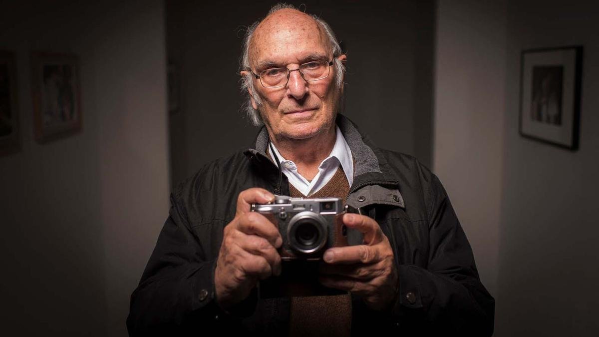 @Ana_Hurtado86 @AntonioGades Carlos Saura, el director de cine, se ha ido a los 91 años, justo un día antes de la ceremonia de los Goya en la que debía recibir el Premio de Honor.