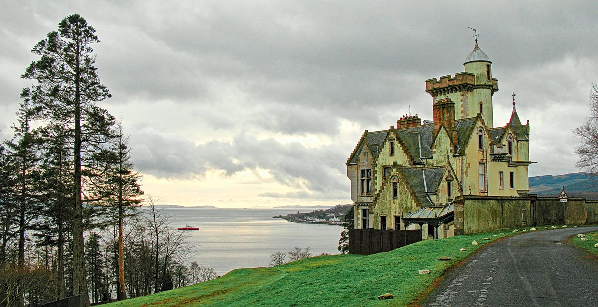 1r5's tweet photo. Old photo looking out from #Strone towards #Dunoon in 2008. Dunoon ferry seen here. I often think it would be great to live in this house with its panoramic views and Disney castle like appearance. :-) https://t.co/gs4s5fSvmQ