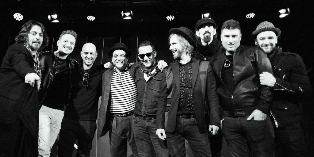rockmoda's tweet photo. Due band, due anime, un palco!
Modà e @levibrazioni_of, stasera a @sanremorai con “Vieni da me” 🤟🏽🍀

Votate con il CODICE 21!

📲SMS 475.475.1 
📞Fisso 894.001

#Modà #LeVibrazioni #VieniDaMe #Sanremo2023 @raiuno @raiplay @rairadio2 https://t.co/Ud97TetKY2