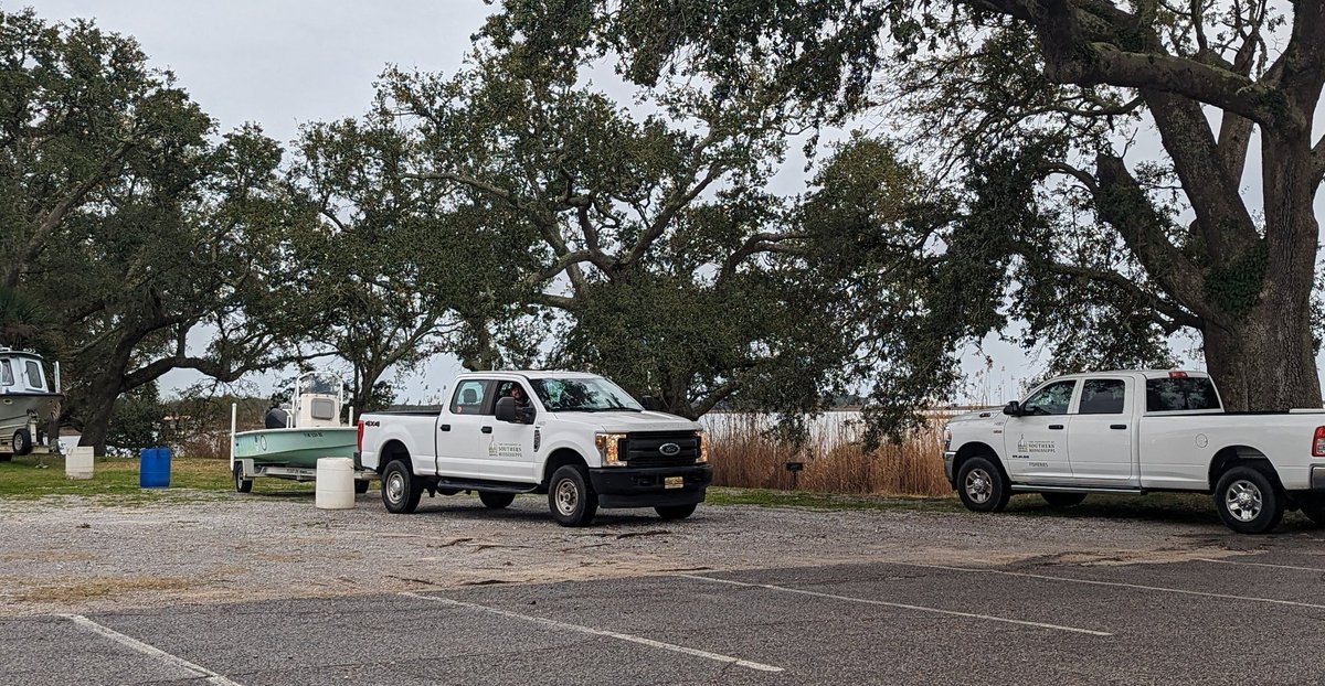 Wormy_Sturgeon's tweet photo. Today my lab, @ASubunit, and @USMCFRD organized the third small boat workshop helping provide experience to students and staff wanting more experience trailering, running, and troubleshooting small boats. Huge hat tip to @greenbeath for help organize the event! https://t.co/1ke5V4Vpex