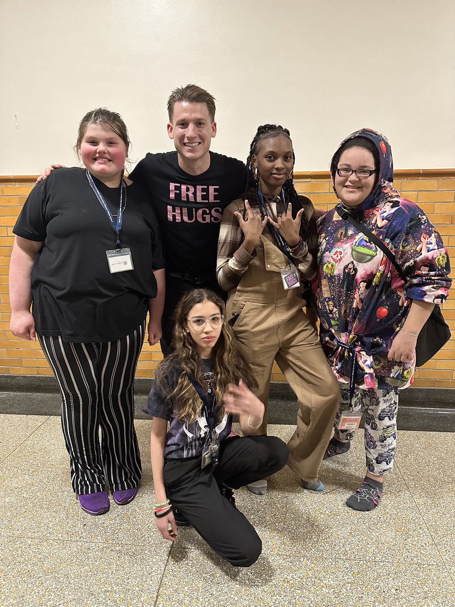 SweetheartHero's tweet photo. Had an amazing 2 days with the students at Mont Pleasant Middle School @SCSchools #Fun #Circle #SuperHeroStuff https://t.co/mDNXhx28Hv