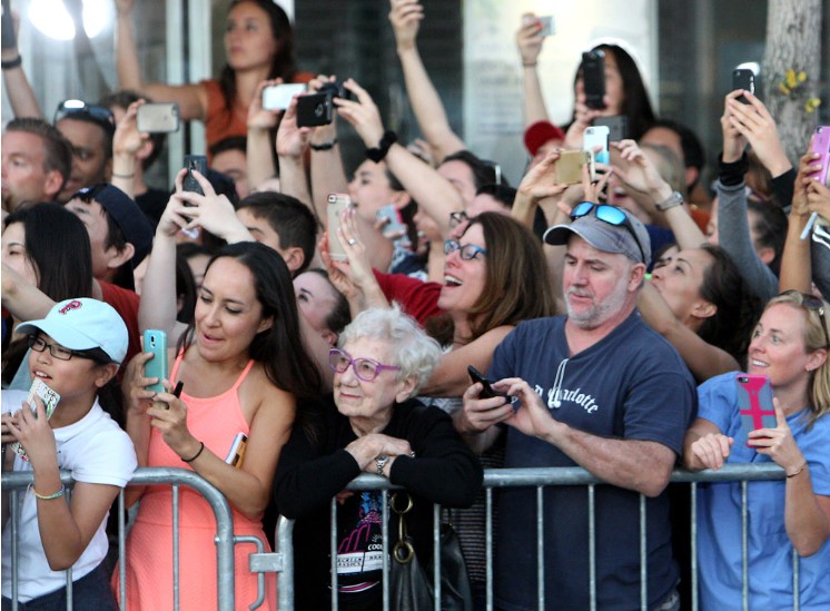 jamesburnedu's tweet photo. @CarolynLEARN Reminds me of this gem from a Johnny Depp movie premiere several years ago. Living the moment! :) Concerts are another fine display of this present-day "phones out" reality. https://t.co/RQ0qSMlL7R