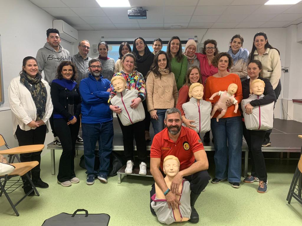ampasjo's tweet photo. ¡Muchas gracias a Joaquín de @SEAPAPozuelo! Hemos aprendido mucho sobre los primeros auxilios ante distintas emergencias. ¡Te esperamos el próximo curso escolar!😊 https://t.co/pdaDi6wO4d