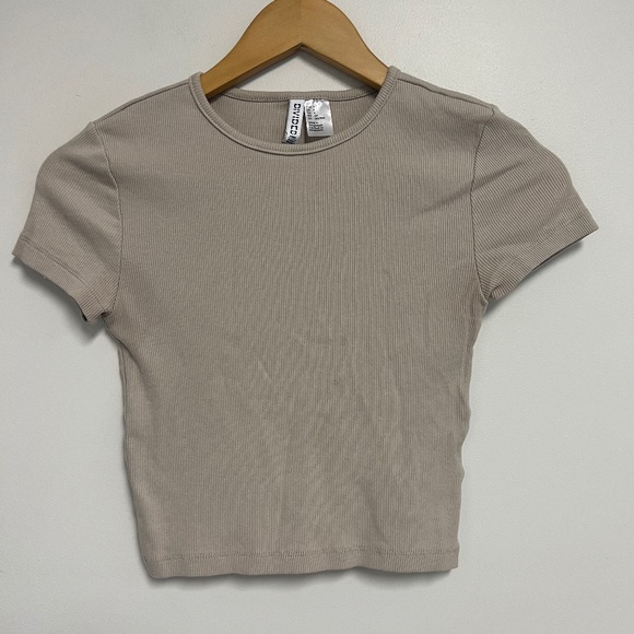 marareid's tweet photo. So good I had to share! Check out all the items I'm loving on @Poshmarkapp #poshmark #fashion #style #shopmycloset #none #hm #luckybrand: https://t.co/yUR3IPC6XE https://t.co/UnKqwNGVZL