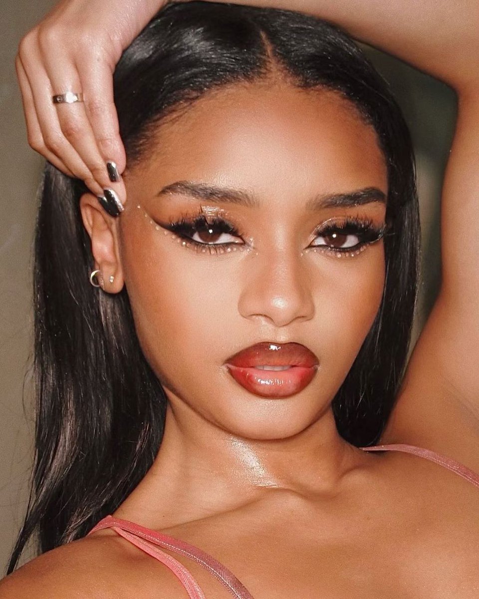 BlakeySir's tweet photo. kiss it better ⭐️ https://t.co/k1EaOKmoyr