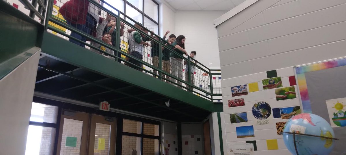 MrE_Machine's tweet image. Made some helicopters from @1stGenScholars for #InternationalDayofWomenandGirlsinScience! They loved to drop them from the top of the stairs. @LasPalmasEISD @EISDofSA @EISDSpecial #LPEPawsUp #EdgewoodProud