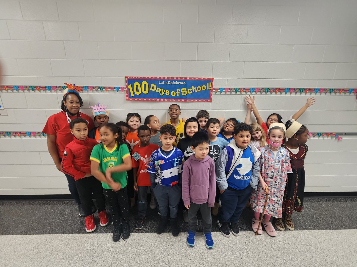 ms_speights's tweet photo. Hip! Hip! Hooray! It's the 100th Day!
@SwansCreekES @SWANSPrincipal
@PWCSMath @AsmahanJackson @MrsRoscioli @Ms_Swadley https://t.co/svZuIfUMHi