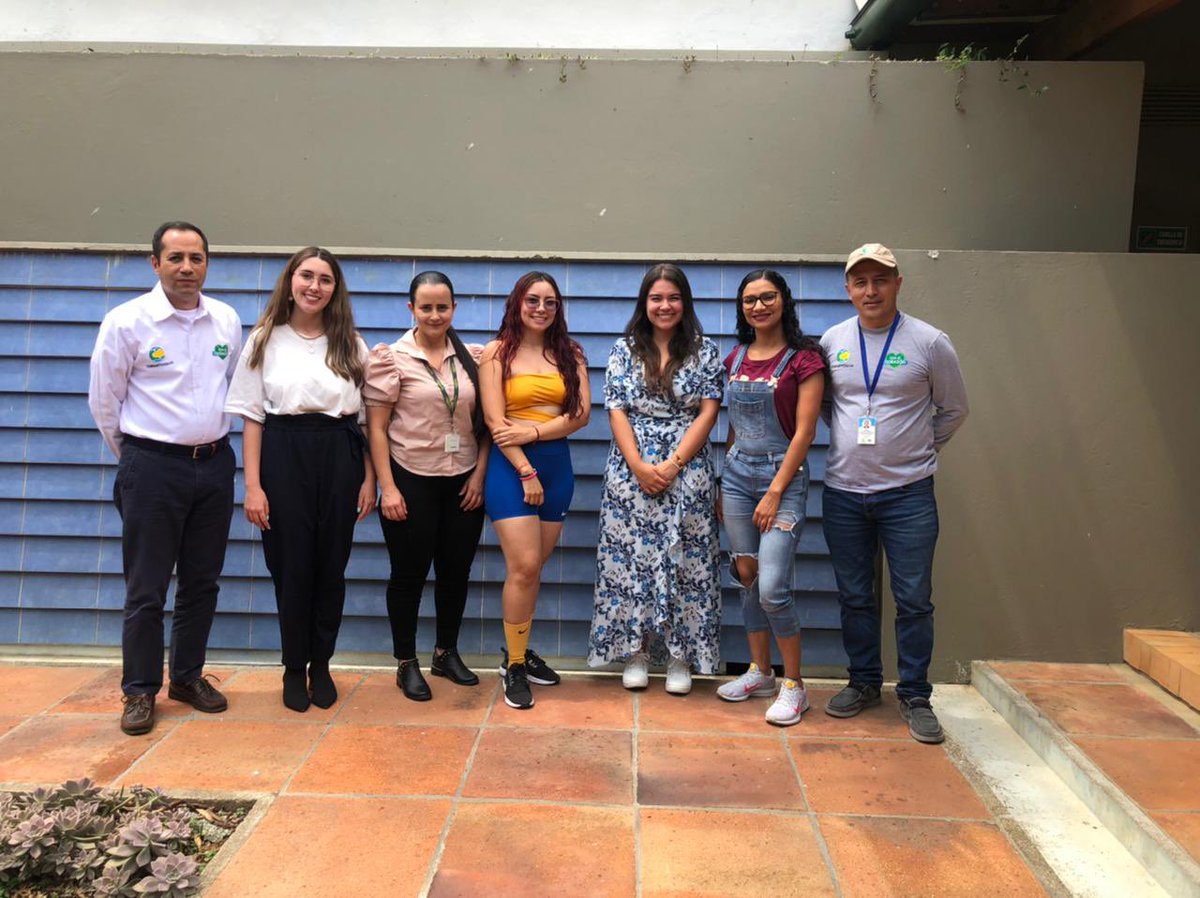 Majobernalgavi1's tweet photo. Reactivamos nuestras visitas a regiones @Fenalco_Ant! Compartimos con afiliados, emprendedores y consejeros municipales de la juventud de Ciudad Bolívar ⭐️💚

Gracias a nuestros aliados institucionales, @CamaraMedellin @Corantioquia y @ComfenalcoAnt! https://t.co/AEngbtvlJC
