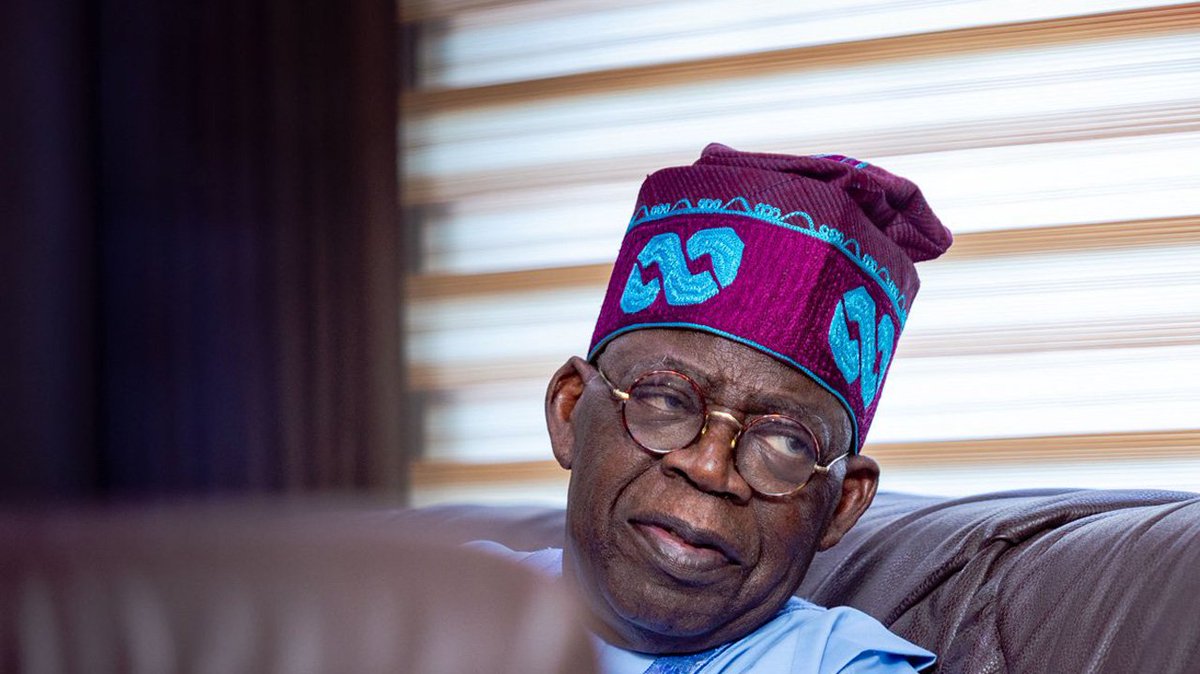 TheNationNews's tweet photo. ‘Nigerians will vote Tinubu despite naira, fuel scarcity’

APC Northwest Youth Leader, Abdulhamid Mohammed Oscar has indicated that Nigerians will vote for his party’s presidential candidate, Tinubu despite the scarcity of the new banknotes and fuel.

https://t.co/cXJXyTGF4Z https://t.co/MCWrTnzKUU