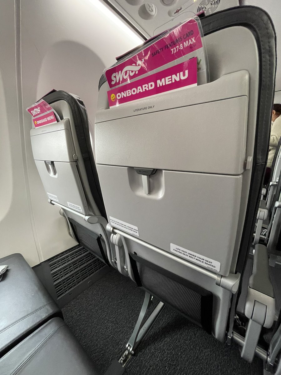 afarshadfar's tweet photo. @FlySwoop you sent a reminder to bring water bottle; would have been better to remind passengers that your planes has not power outlet! Water and power outlet is just necessities @CBCNews @Lyndsay_CTV @CTVToronto https://t.co/ChOOy9zcey