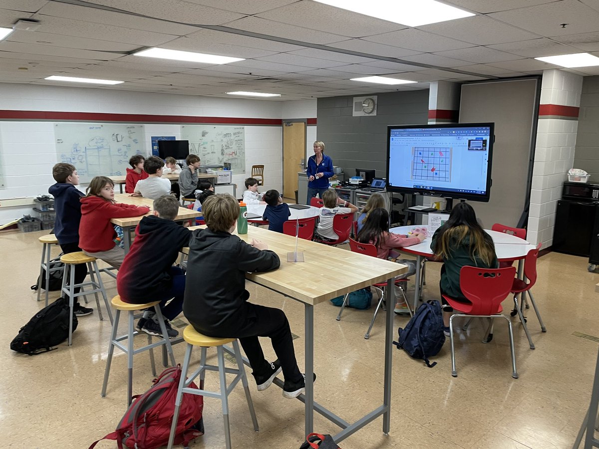 DavidGusitsch's tweet photo. @SaxeMS Tech Integrator, @jkpacelli works with 6th-graders on their @VEXRobotics projects in the #SaxeDesignLab! Students could not have been more engaged… https://t.co/mJgEbDqMAn