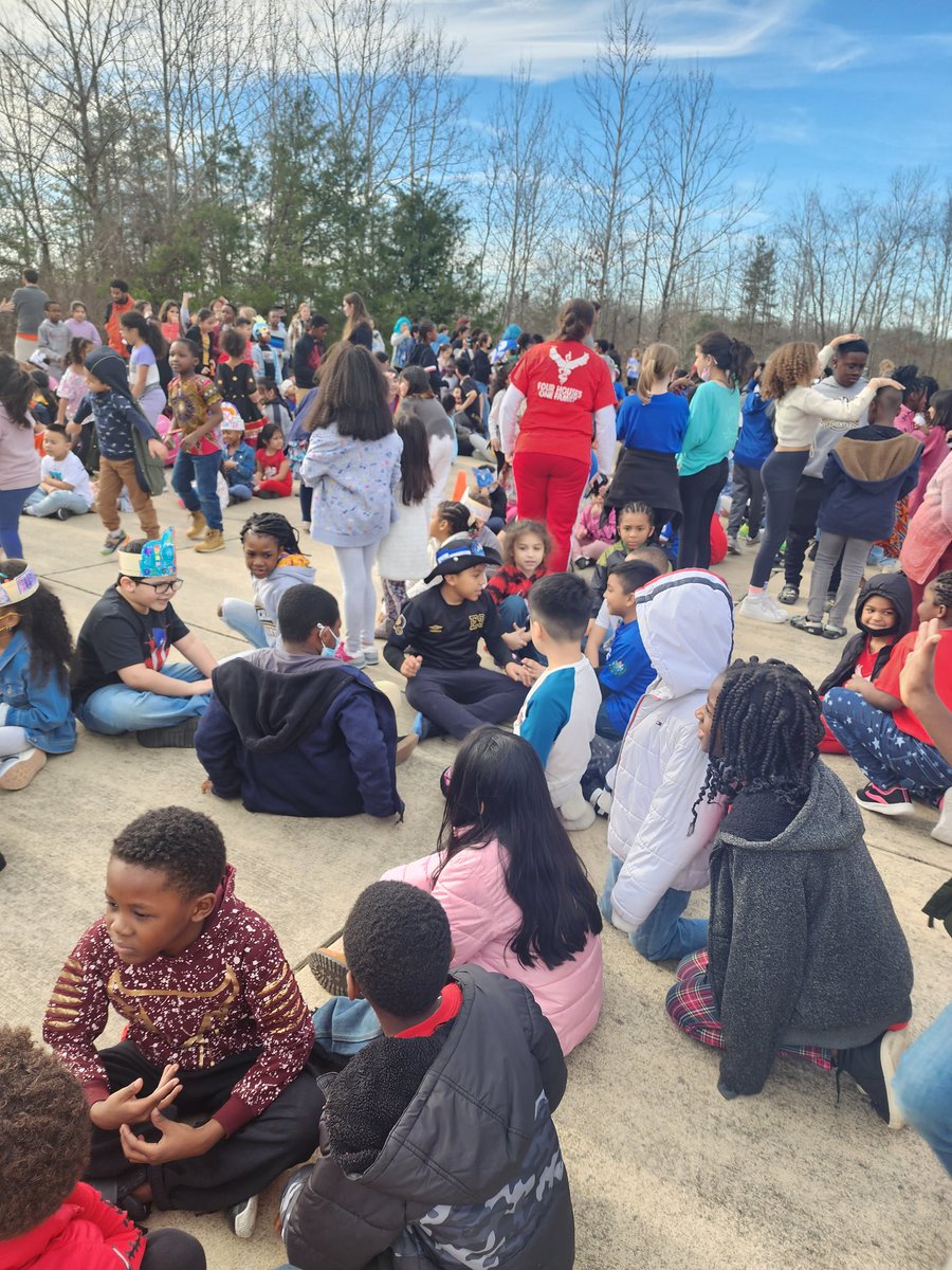 ms_speights's tweet photo. We had a lot to celebrate today at Swans Creek!
#100thdayofschool #4houses1family
#BHM @SWANSPrincipal @SwansCreekES https://t.co/OKhGQ066WN